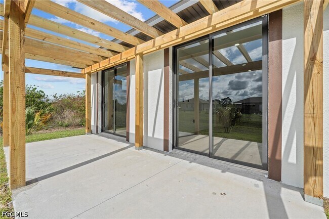 Building Photo - 8033 Oakleaf Cir