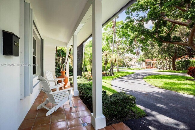 Building Photo - 921 Alava Ave