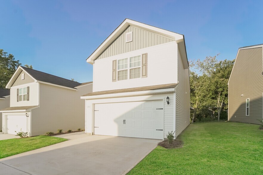 Building Photo - 2106 Southlea Dr