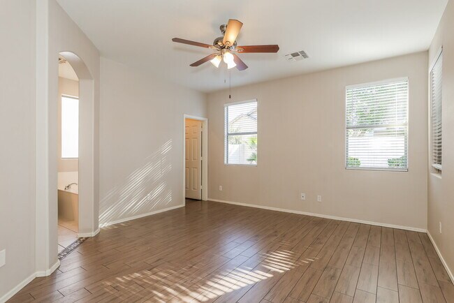 Building Photo - 2427 E Glass Ln