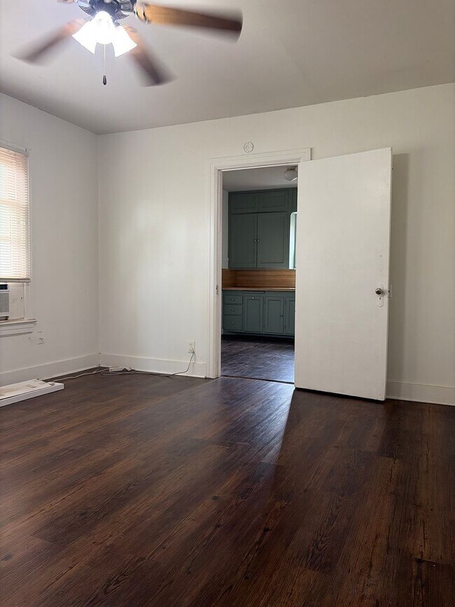 Building Photo - Cozy 2 Bedroom Home