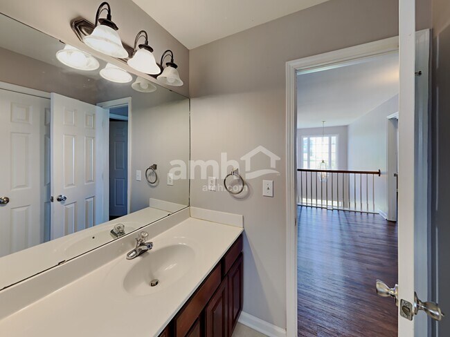 Building Photo - 912 Pristine Ln