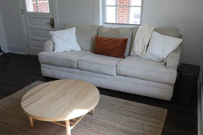 Building Photo - 528 Bond Ave