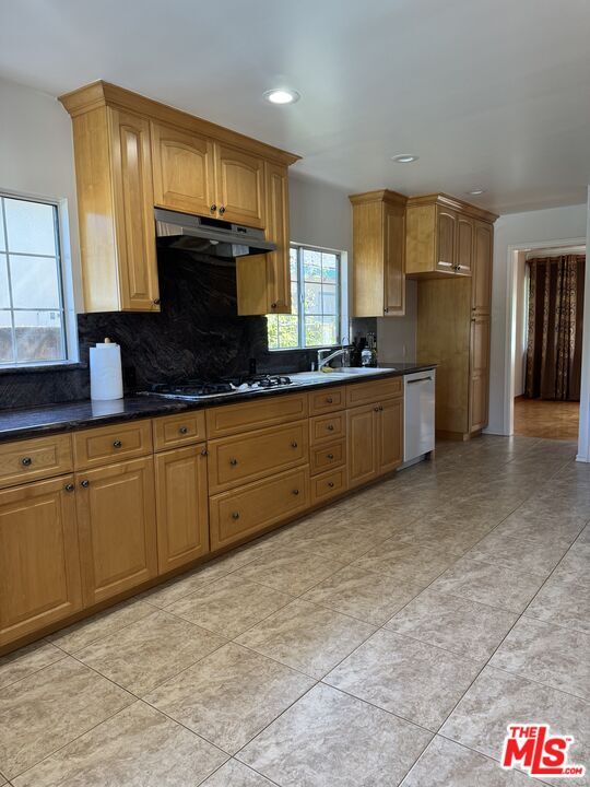 Building Photo - 5412 Hazeltine Ave