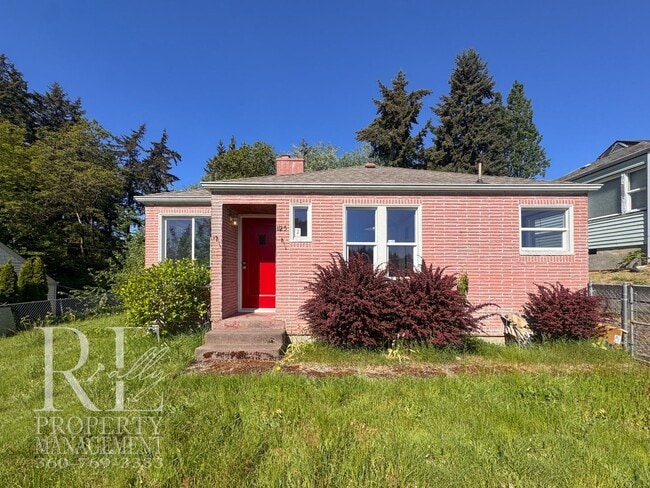 Building Photo - Timeless Charm Meets Comfort – 2-Bedroom Brick Home with Fireplace & Fenced Yard