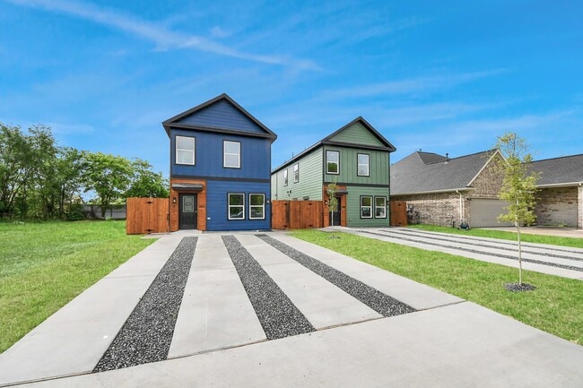 Building Photo - 3810 Hiford Dr