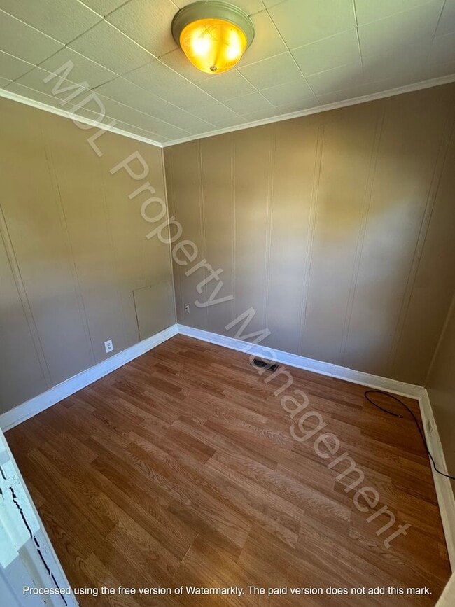 Building Photo - Cozy 2 Bedroom Home