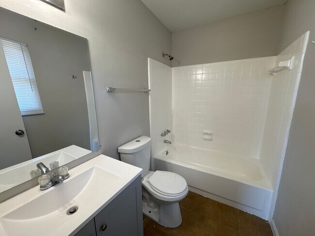 Building Photo - 2941 Rollingwood Dr