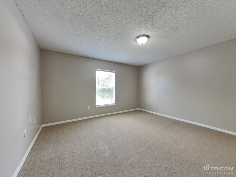 Building Photo - 2665 Whispering Trails Dr