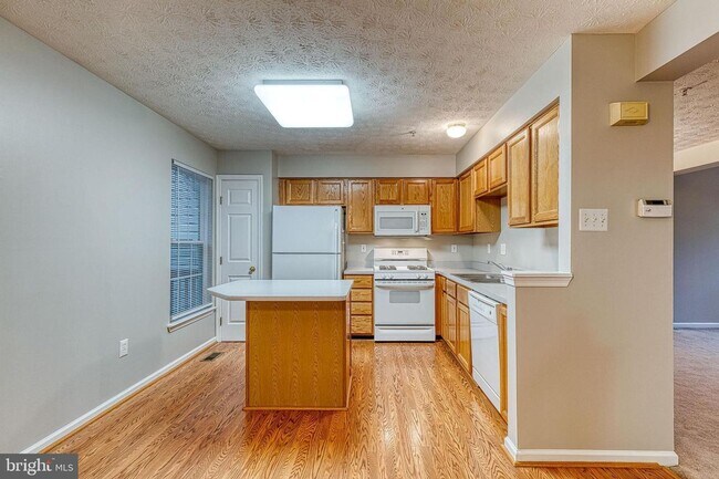 Building Photo - 27 Silver Birch Ct