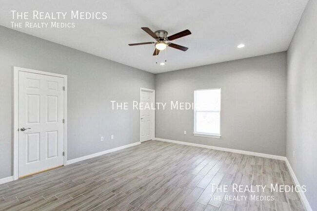 Building Photo - 445 Gephart St SW