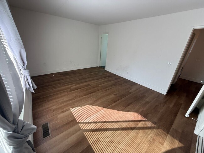 Building Photo - Paradise Manor Condo for lease