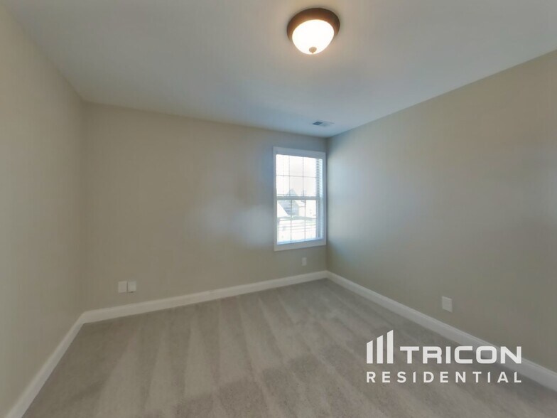 Building Photo - 714 Banister Dr