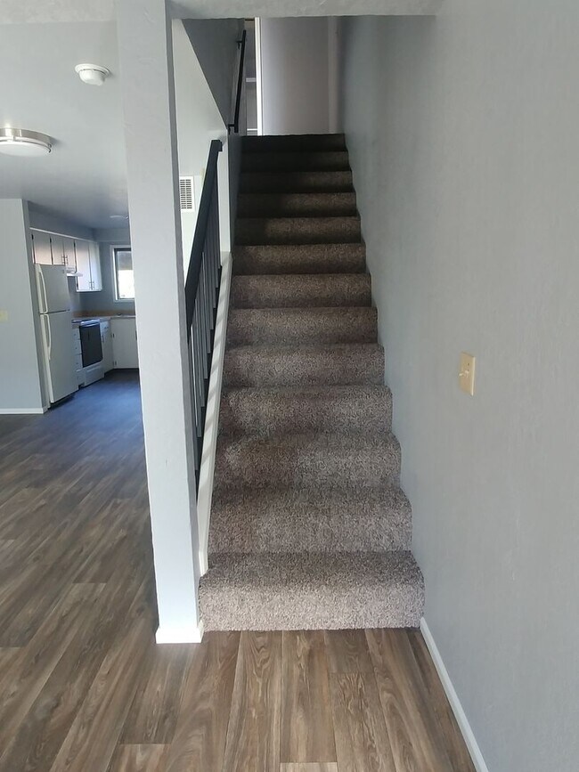 Building Photo - Freshly remodeled Townhouse Style Apartment with Private Yard