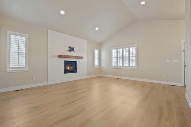 Building Photo - 5839 Yancey Dr