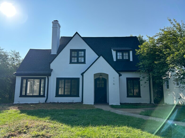 Primary Photo - 716 Riverside Dr