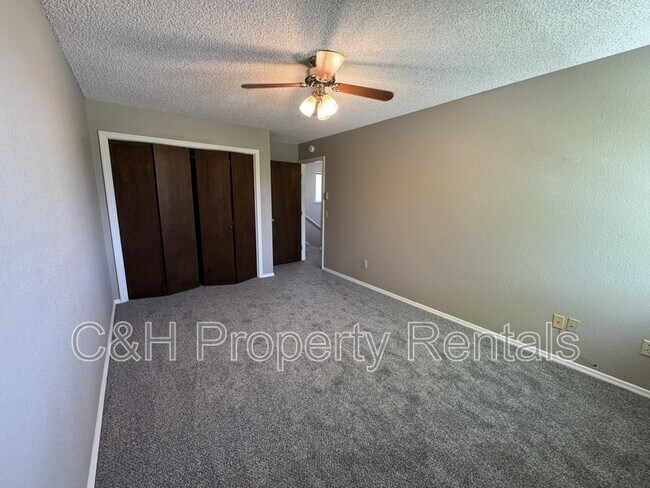 Building Photo - 3285 Canyon Dr