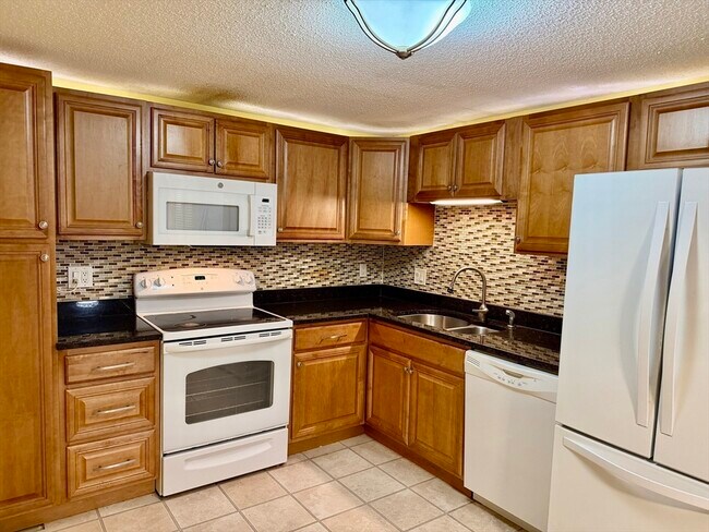 Building Photo - 8 9th St