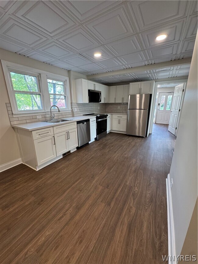 Building Photo - 2 Agassiz Cir