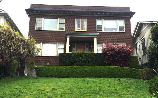 Building Photo - 2726 Franklin Ave E