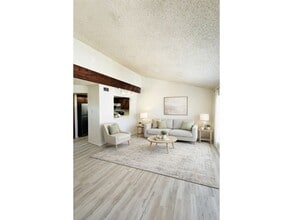 Building Photo - 1324 Bluffview Dr