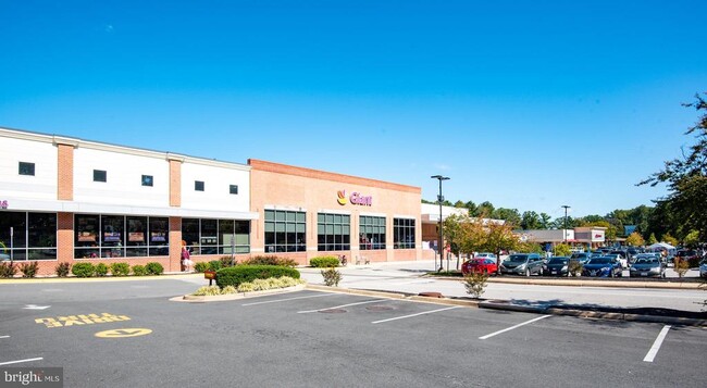 Building Photo - 8601 Cromwell Dr