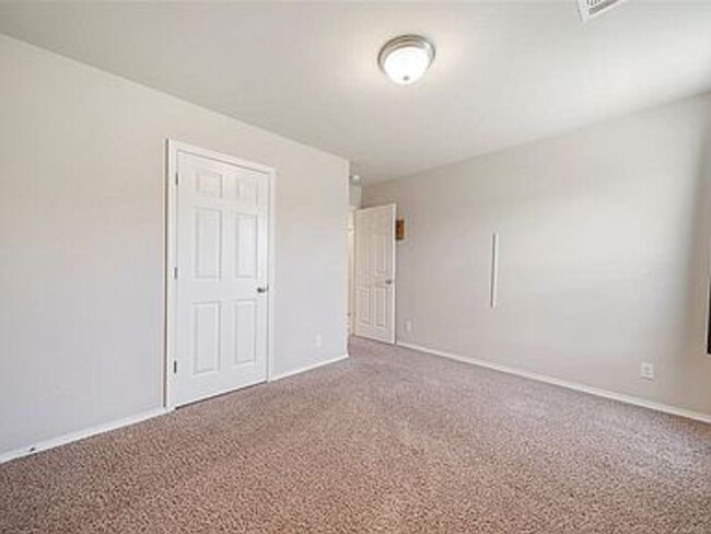 Building Photo - 3 Bed / 2 Bath in Bixby!