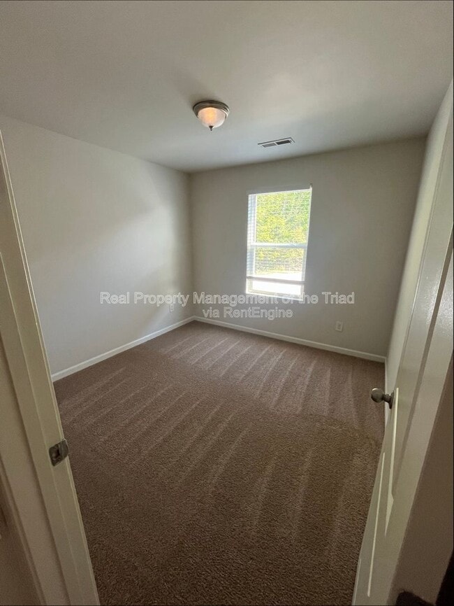 Building Photo - 3802 Bellingham Ct