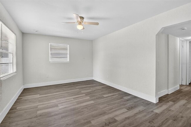 Building Photo - 2425 Anastasia Dr