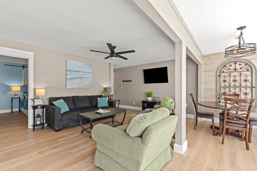 Building Photo - 4000 Gulf Terrace Dr