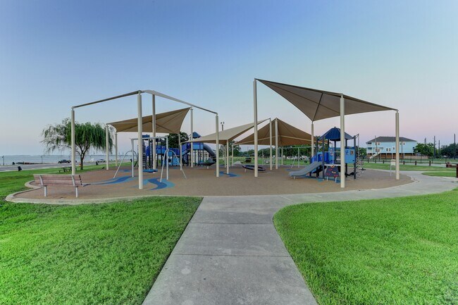 Building Photo - 715 Bayshore Dr