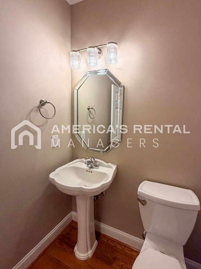 Building Photo - JUST LISTED - Spacious Five Bedroom Residence in Meadowbrook!