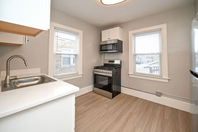 Building Photo - 4005 Huston Ave