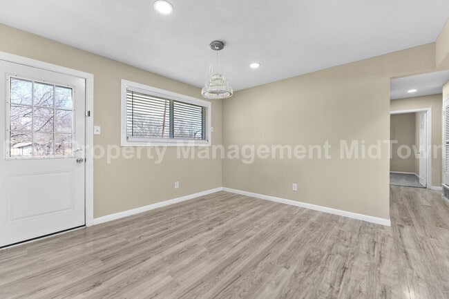 Building Photo - 2801 Plaza St