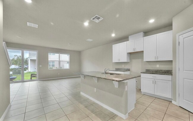 Building Photo - 3550 San Bernardino Wy