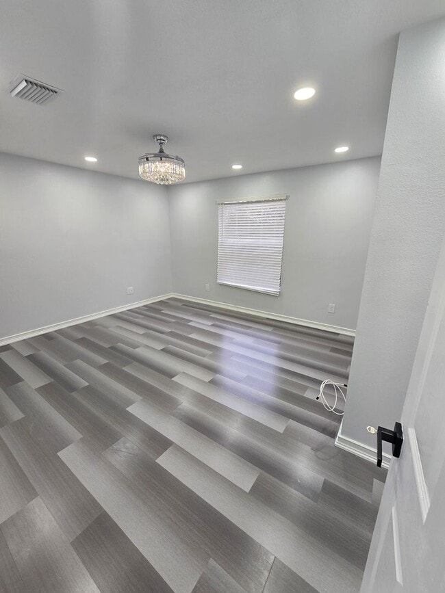 Building Photo - Stunning Fully Renovated Townhouse for rent in Land O' Lakes – Your Dream Home Awaits!
