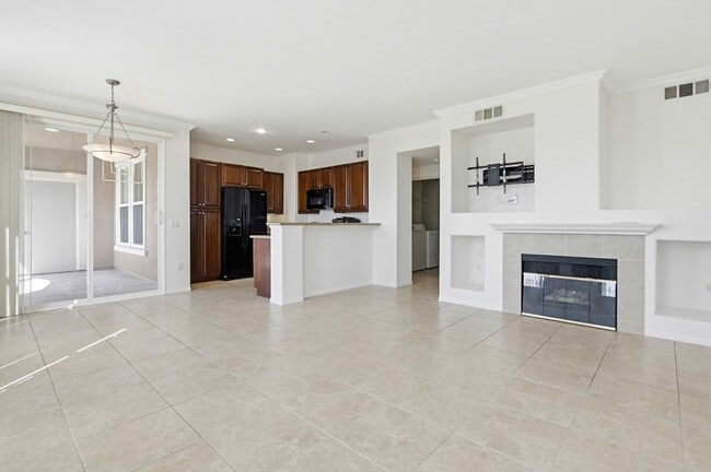 Building Photo - Single Level Condo - 2 Bedroom + Den With Views in Sabre Springs