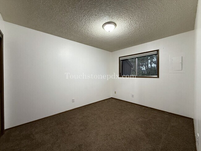 Building Photo - Cozy 2BD Apartment with Patio, East Portland
