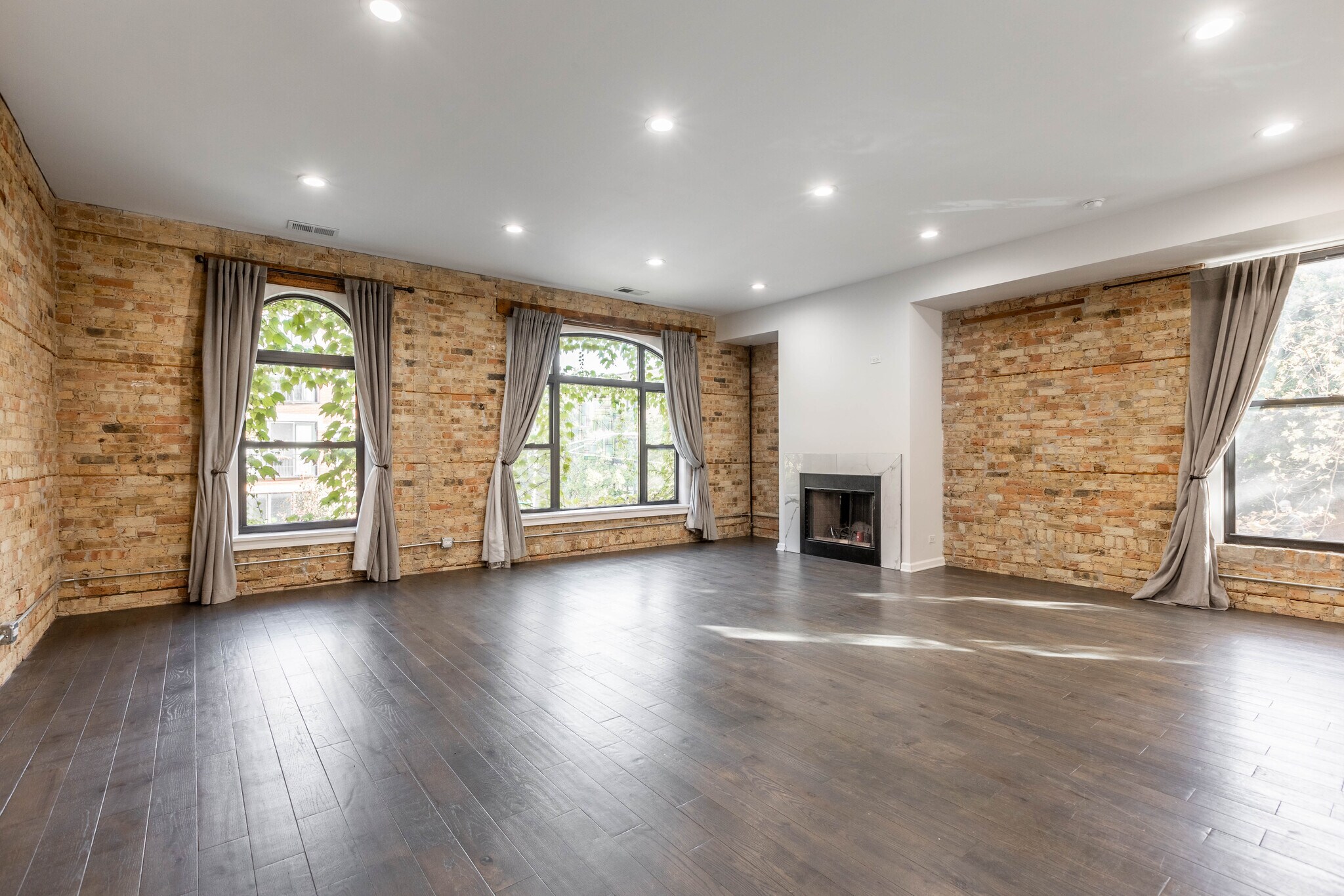 Building Photo - 2701 W Thomas St