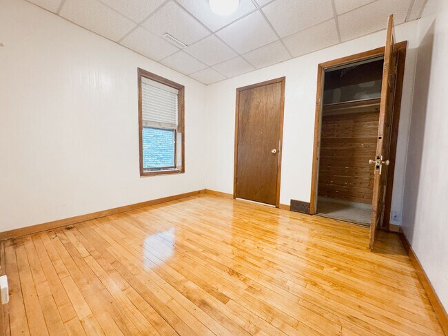 Building Photo - 1220-1228 Williamson St
