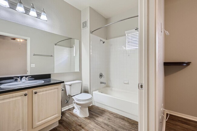 Building Photo - STUNNINGLY UPGRADED 2 Bedroom Condo In SPA...