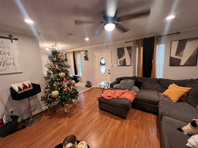 Building Photo - 110 Gans St