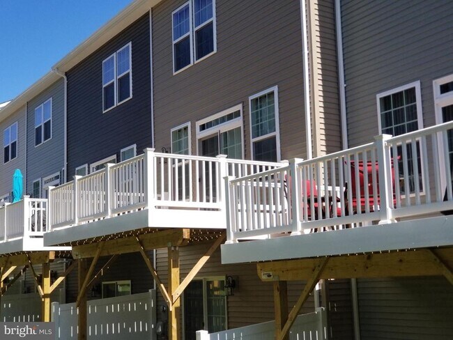 Building Photo - 6090 Camerons Ferry Dr