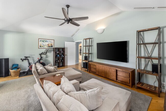 Building Photo - Private Beach Access, Pool, AC, Kailuana Loop