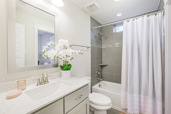 Building Photo - 809 Leavenworth Ave