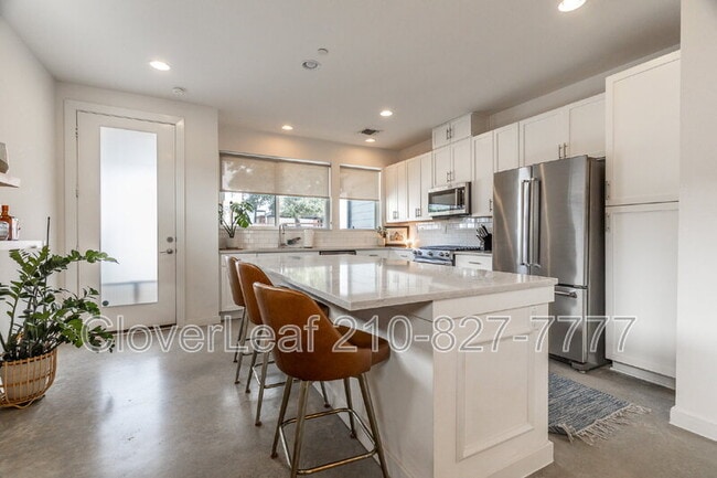 Building Photo - 102 Tendick St