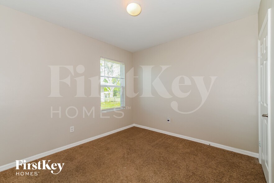 Building Photo - 933 SE 26th Terrace