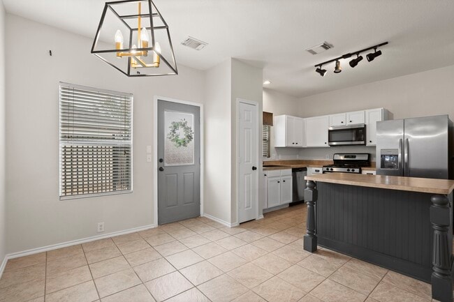 Building Photo - 9735 Coyote Creek Dr