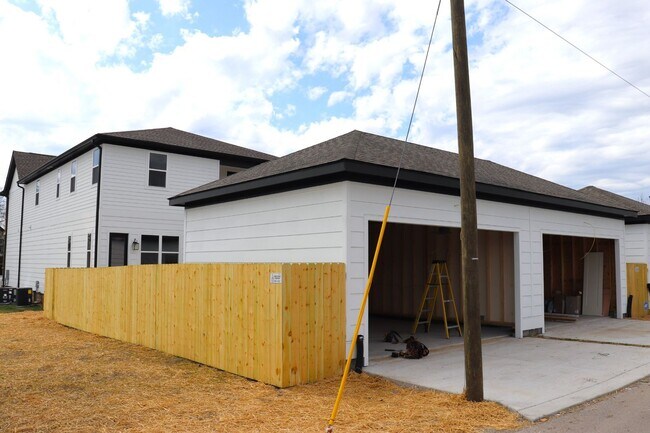 Building Photo - 6100 New York Ave