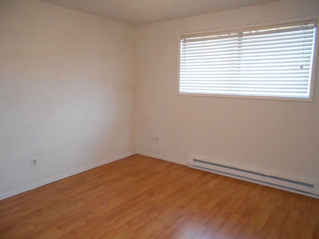 Building Photo - Spacious Two Bedroom in the heart of the H...